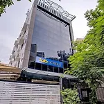 Fabhotel Skyry